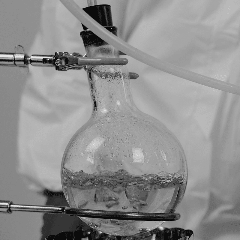 Low-temperature vacuum extraction